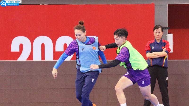 tuyen-futsal-nu-viet-nam-thang-hong-kong-1